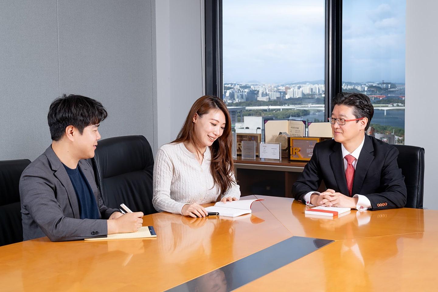 Leading Through Change: A South Korean Executive’s Perspective on Building Human-Centred Digital Workplaces